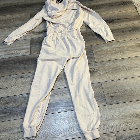 Forever 21 Hooded 100% brushed Cotton
jump suit - Picture 3 of 7